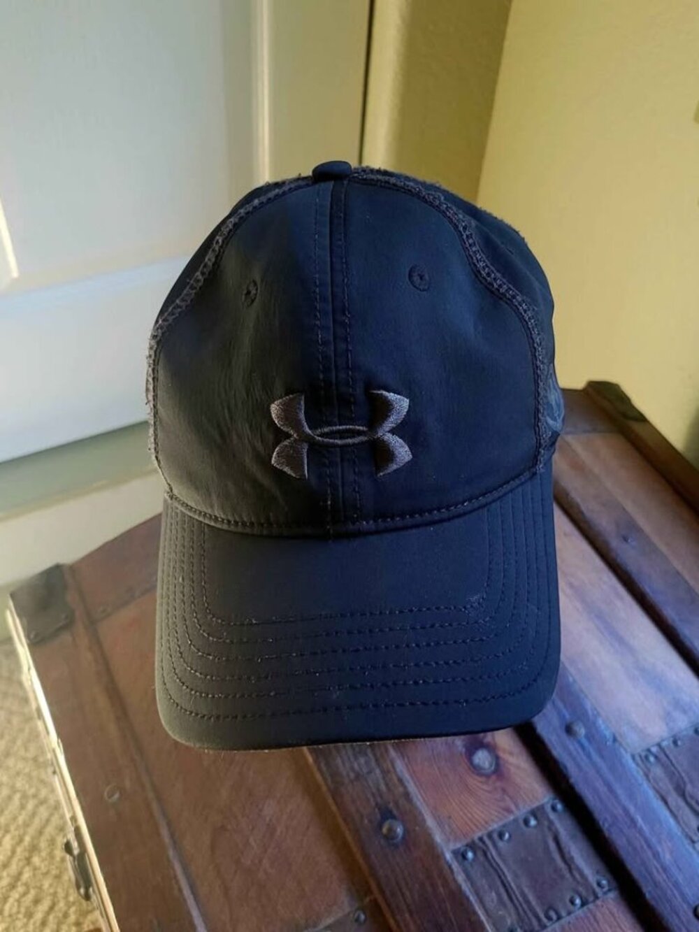 Women's Under Armor Baseball Cap Buckle Back Strap Athletic